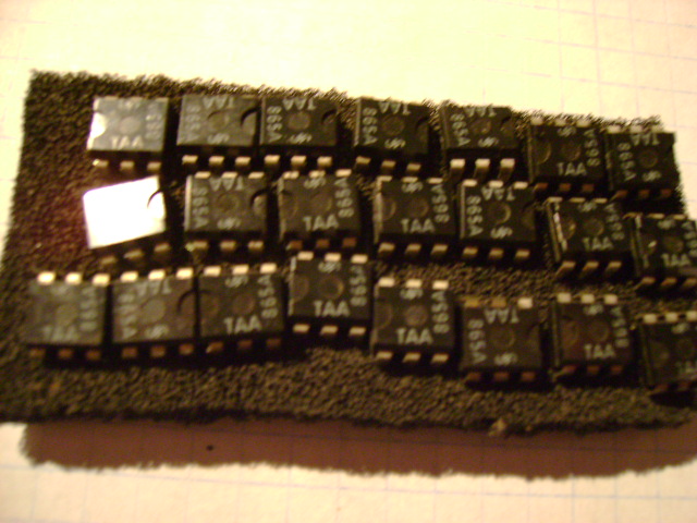 TAA865A SIEMENS OLDSCHOOLOWY WZMACNIACZ OPERACYJNY