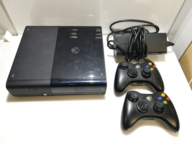 XBOX 360 E MODEL 1538 DYSK  60GB +2X PAD