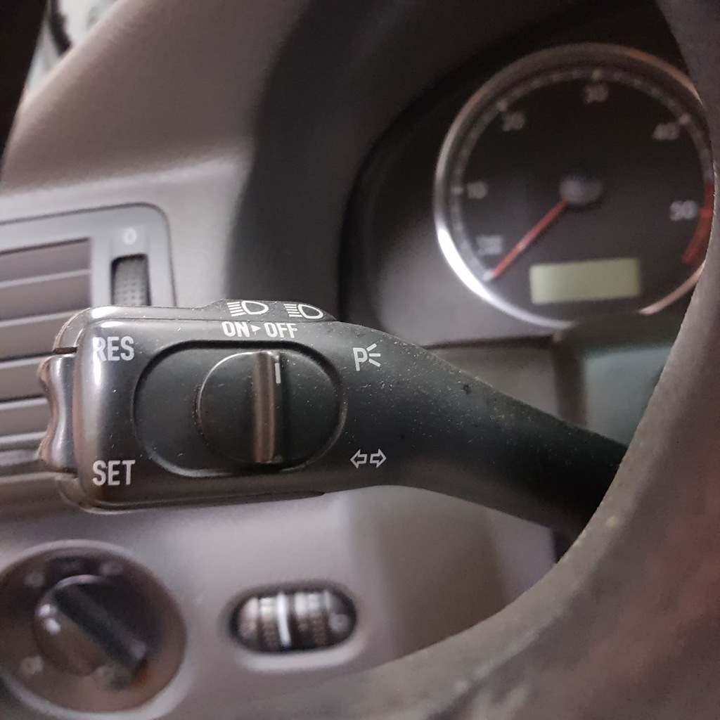 PRZEŁĄCZNIK TEMPOMAT KIERUNKOWSKAZ VW PASSAT B5 FL