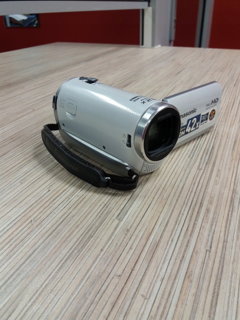 Kamera Panasonic HC-V100 Full HD z ładowarką (HB)