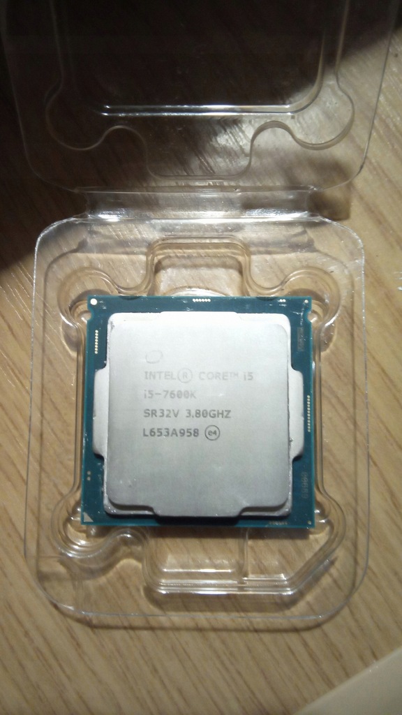 Procesor Intel i5-7600K 3,8 GHz (turbo 4,2 GHz)