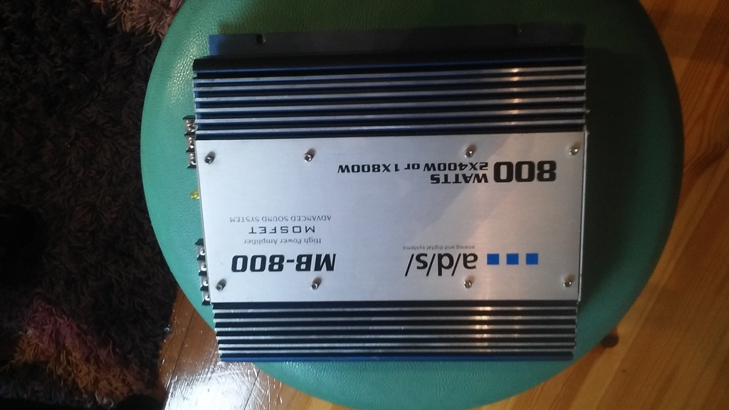 Wzmacniacz samochodowy a/d/s MB-800 2x400wat ładny