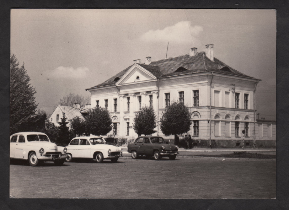 06 / Sochaczew - Ratusz - Auto 'Syrena'