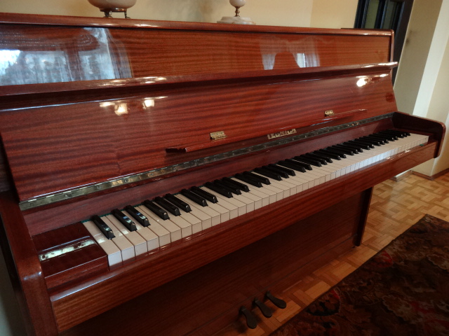 Pianino LEGNICA 100 C mahoń