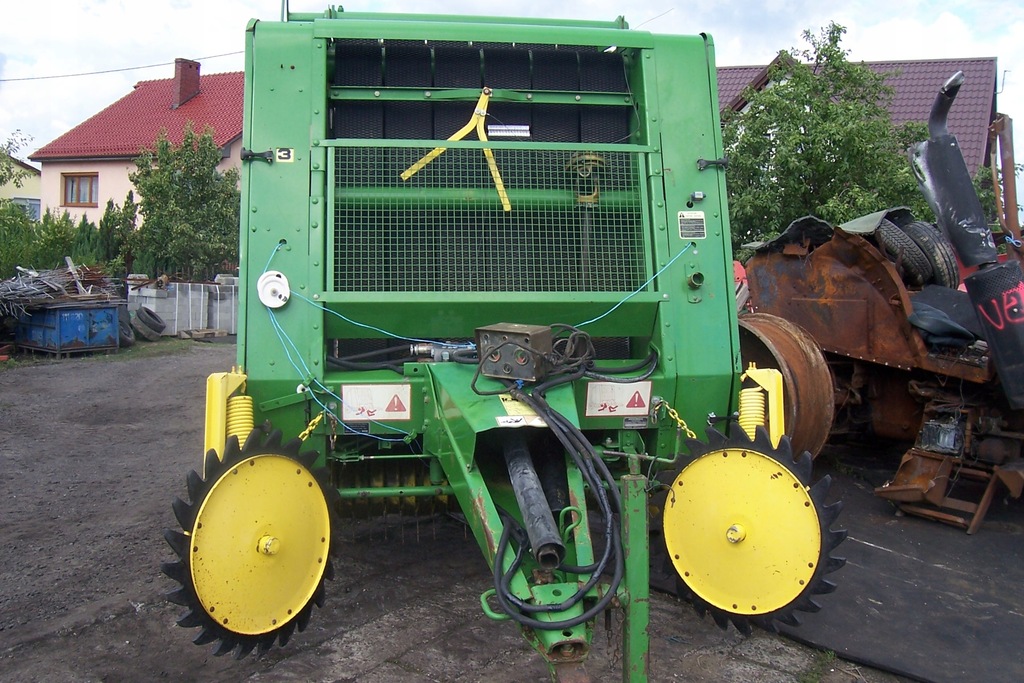 Prasa rolująca John-Deere 545