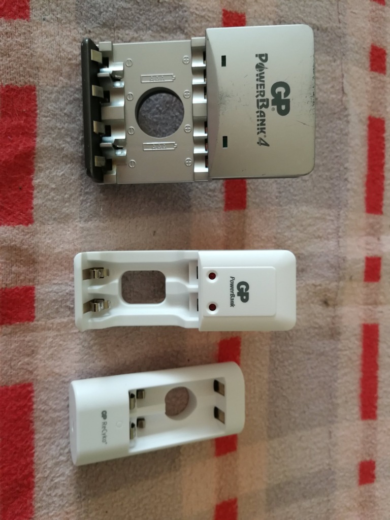 Ładowarki GP GPPB20GS i GPPB330GS i U211