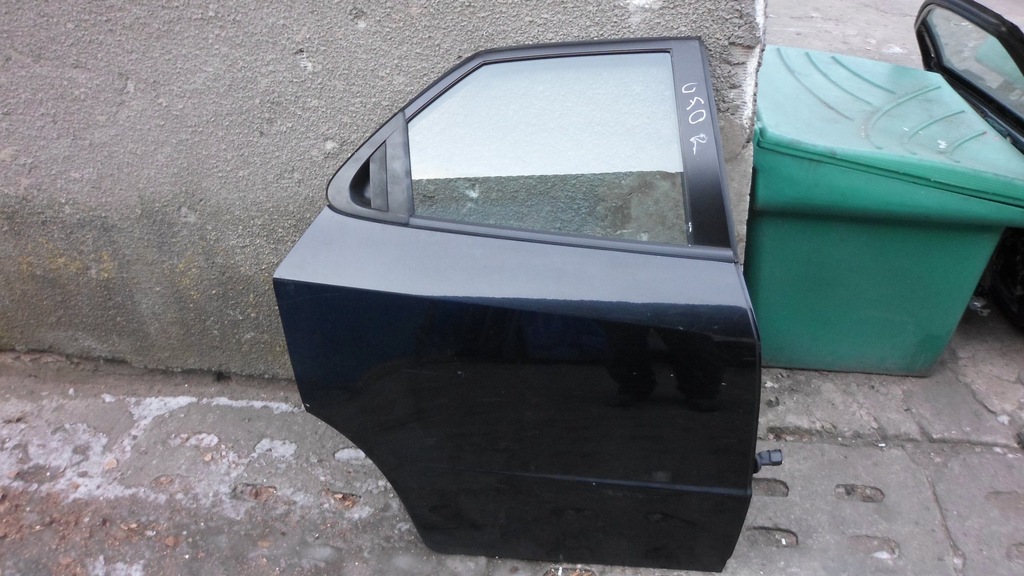 HONDA CIVIC VIII UFO DRZWI PRAWE TYLNE CZARNE