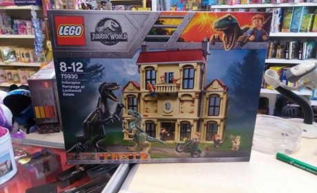 LEGO Jurassic World 75930 Atak indoraptora Nowy
