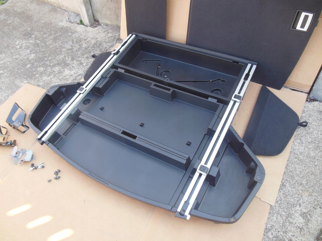 Podwójna podłoga bagażnika szyny Avensis T27 kombi