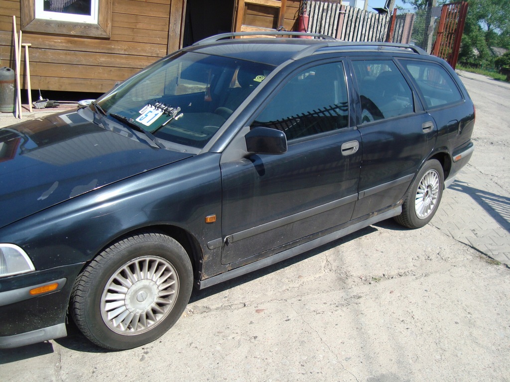 Volvo V40, rok 1997, poj. 1731 B 7570267994 oficjalne