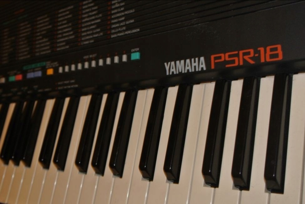 Yamaha psr-18 keyboard organy