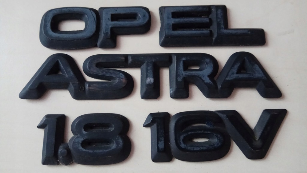 ZNACZEK EMBLEMAT F OPEL ASTRA 1.8 16V