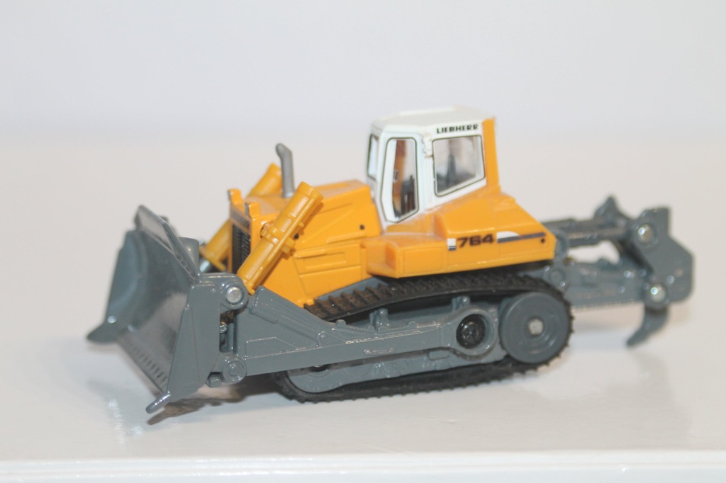 SIKU- SPYCHARKA BULDOŻER LIEBHERR 764  1/87