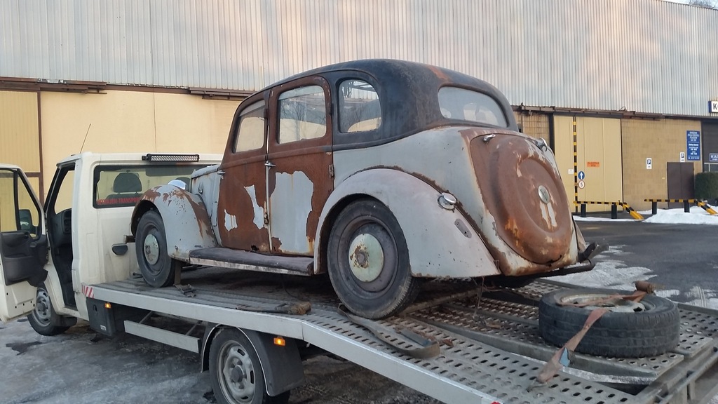 Land rover p10