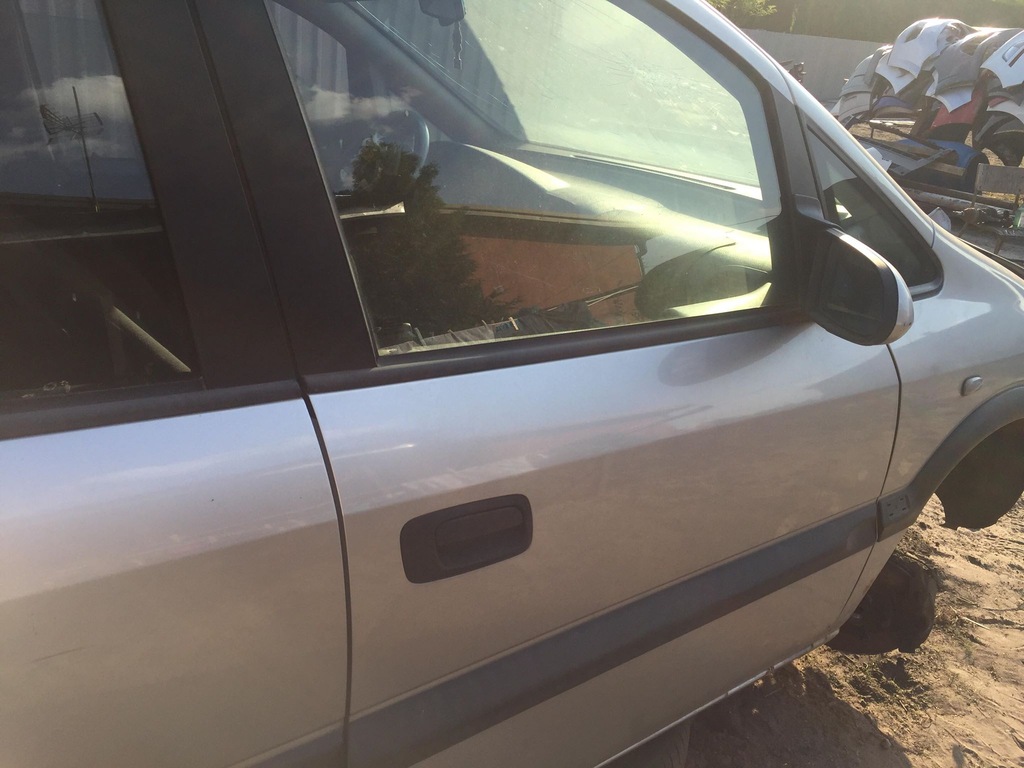 Opel Zafira A Drzwi przednie Z147 XXEC