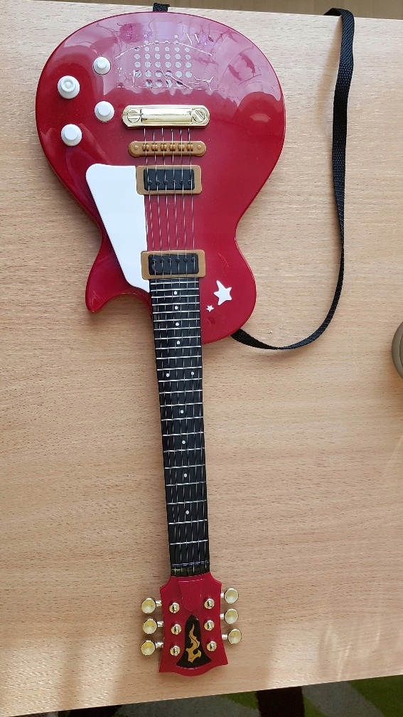 Mini gitara