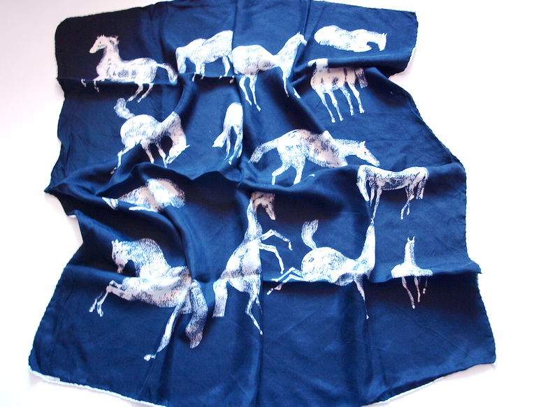 MODELE DEPOSE (C) TOUS PAYS VINTAGE 100% SILK KOŃ