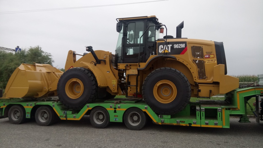 TRANSPORT Ładowarka HSW Fadroma Liebherr Manitou