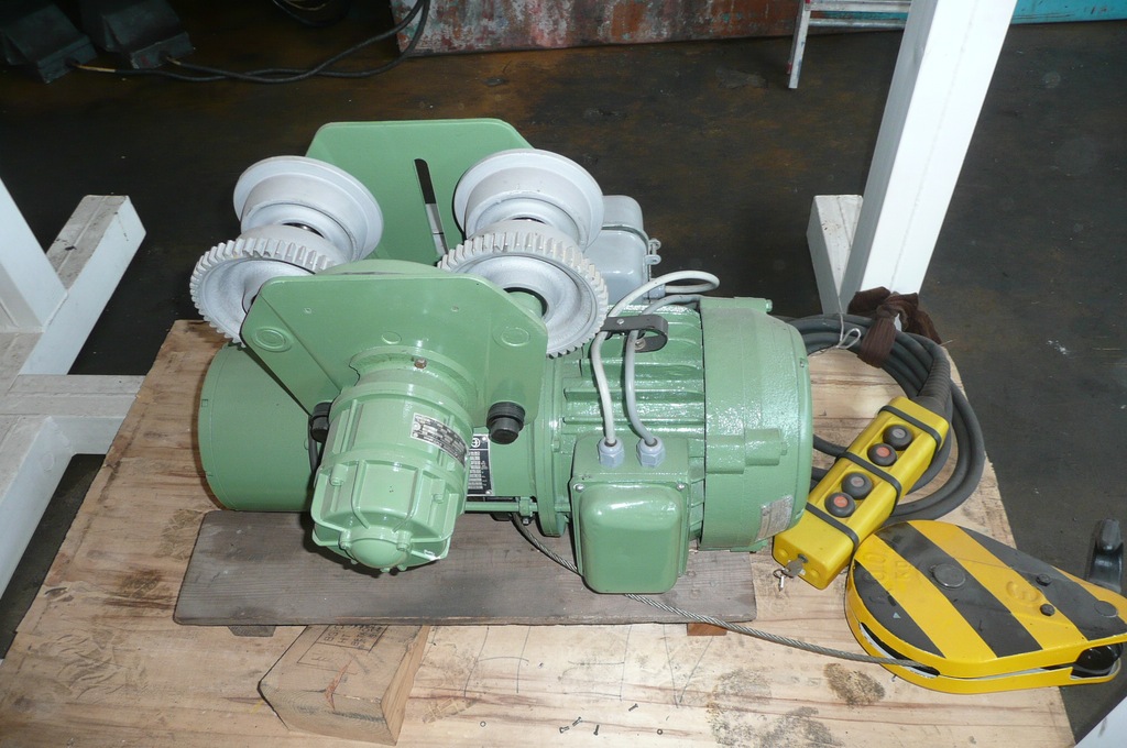 Wciągnik linowy elektryczny typ 11T10216 prod. BG