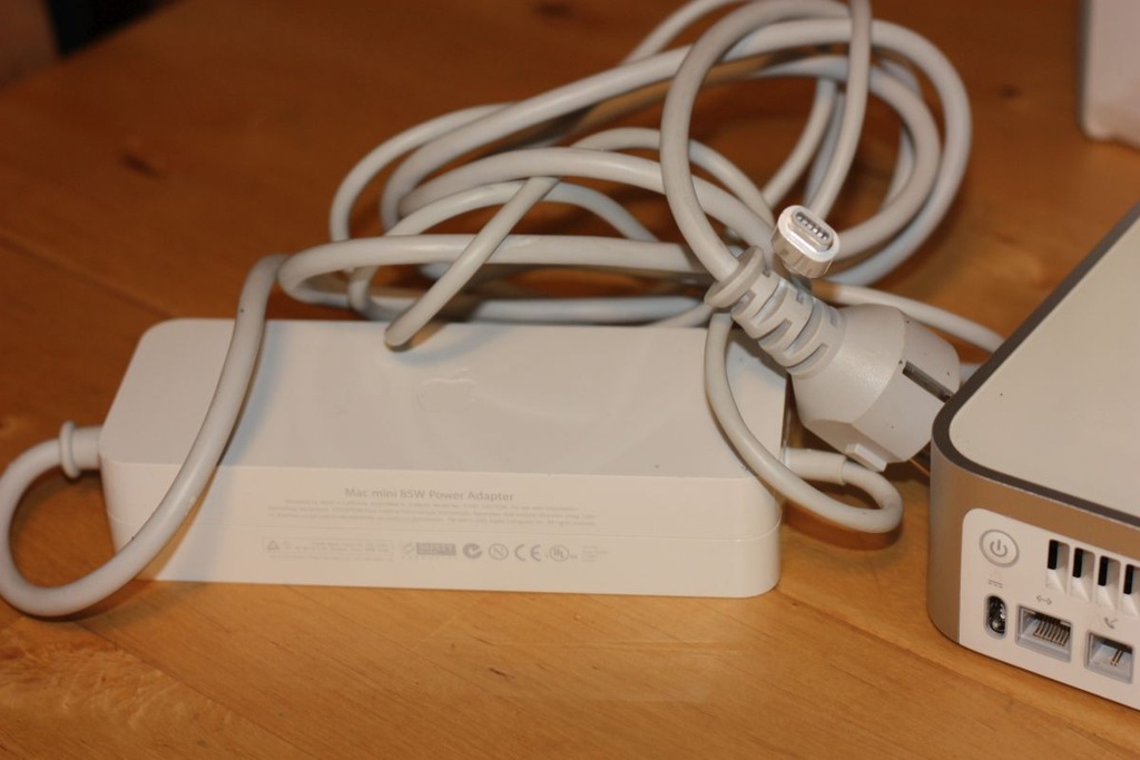 Apple Mac mini G4 セット Apple Mac mini G4 1,42GHz/256MB/80GB BOX ! UNIKAT