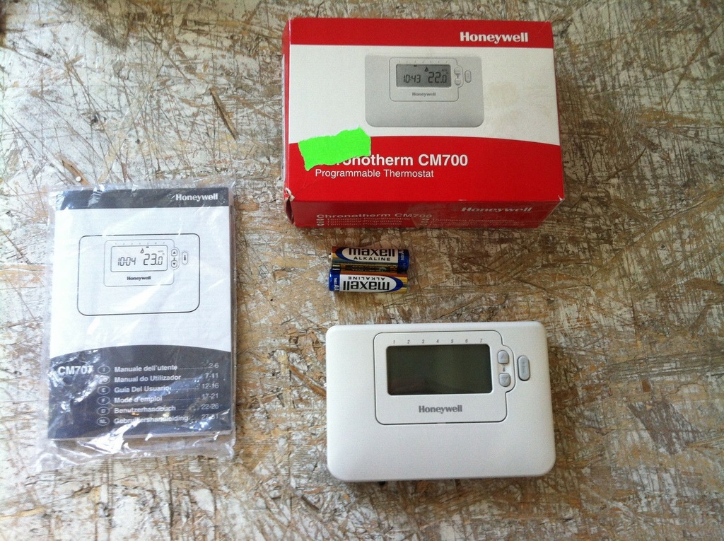 90n Honeywell CMT707 A1003 Termostat programowany