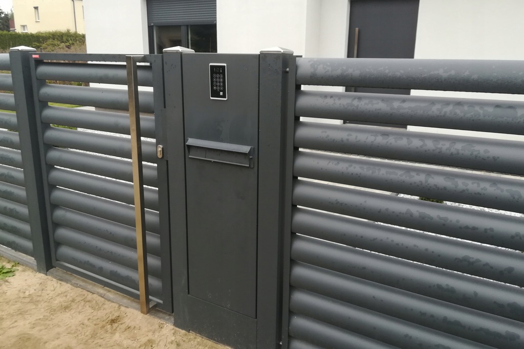 SŁUPEK POCZTOWY OGRODZENIE METALOWE ALUMINIOWE