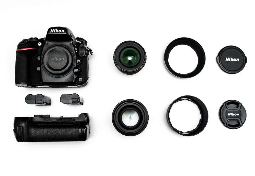 Nikon D800 +  grip + 2 baterie