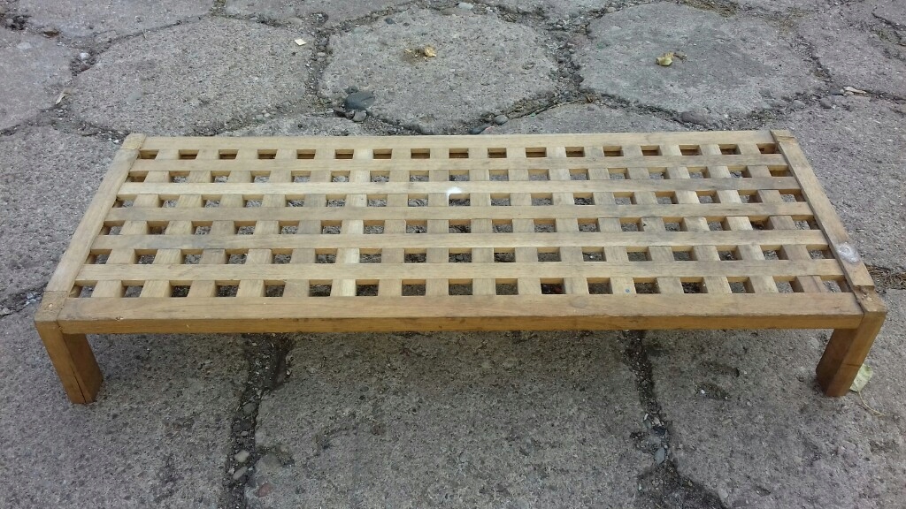 kwietnik drewniany półka drewniana stolik