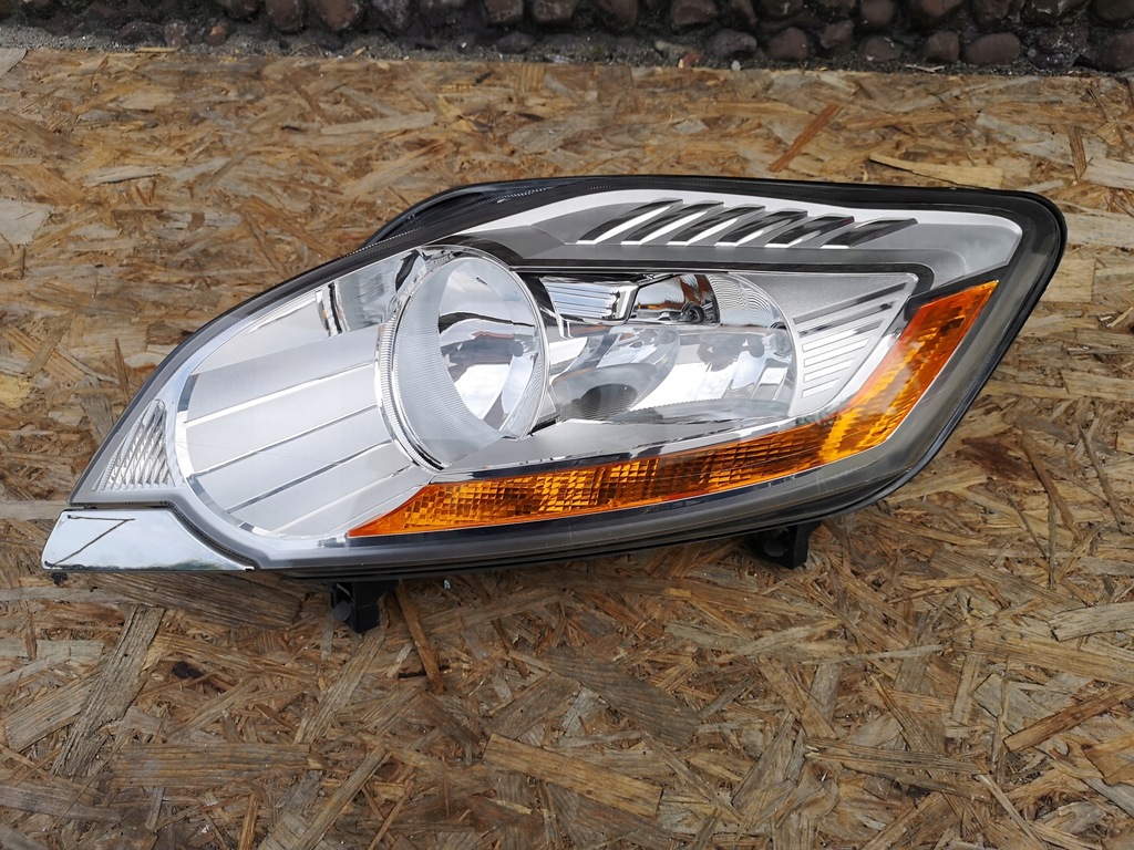 Ford Kuga mk1 lampa przednia przód lewa zwykła
