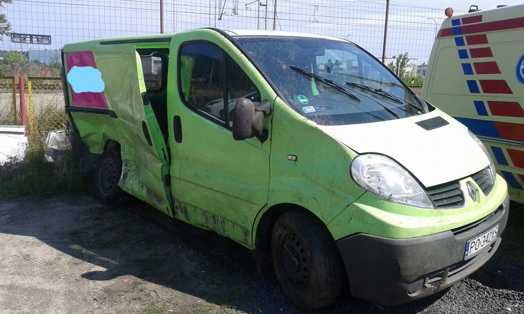 Renault trafic uszkodzony