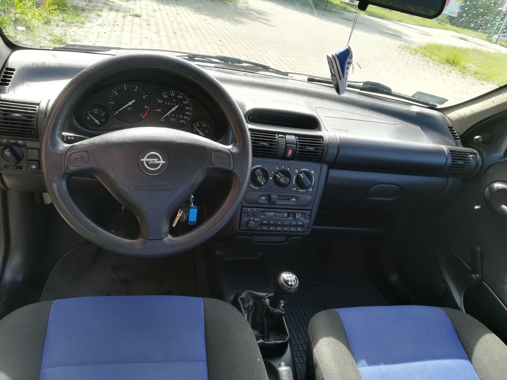 Opel Corsa B 1.0 12V