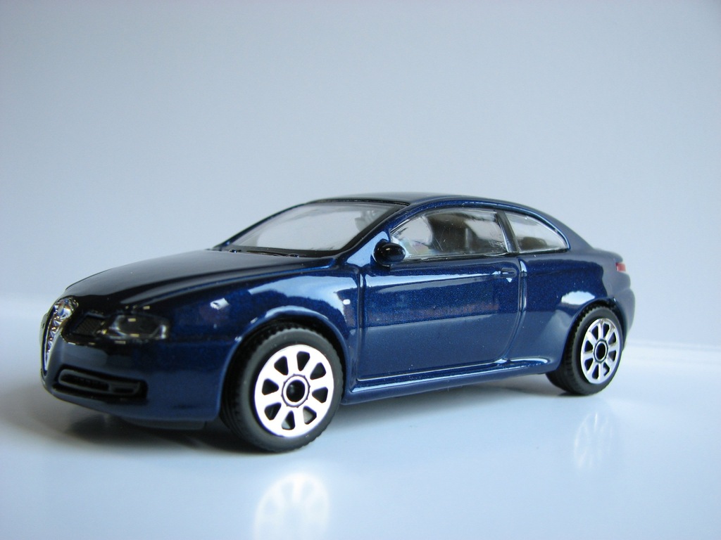 Bburago ALFA ROMEO GT 1:43 granatowy metal 24H