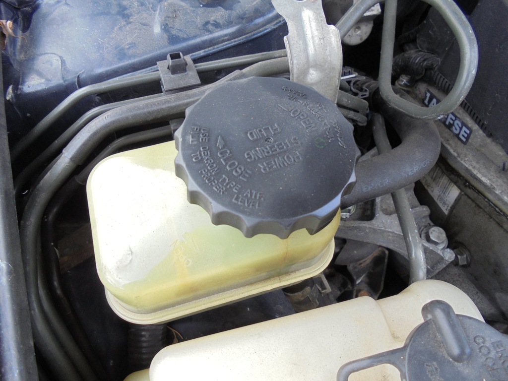 ZBIORNICZEK PŁYNU WSPOMAGANIA AVENSIS T25 2.0VVTI