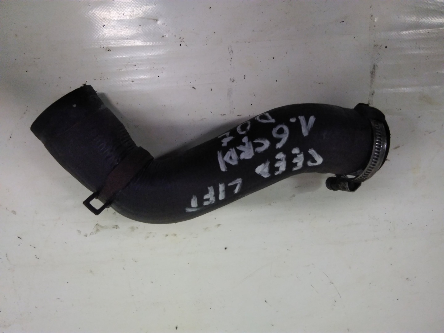 HYUNDAI I30 CRDI tömlö vezetö intercooler alsó 07