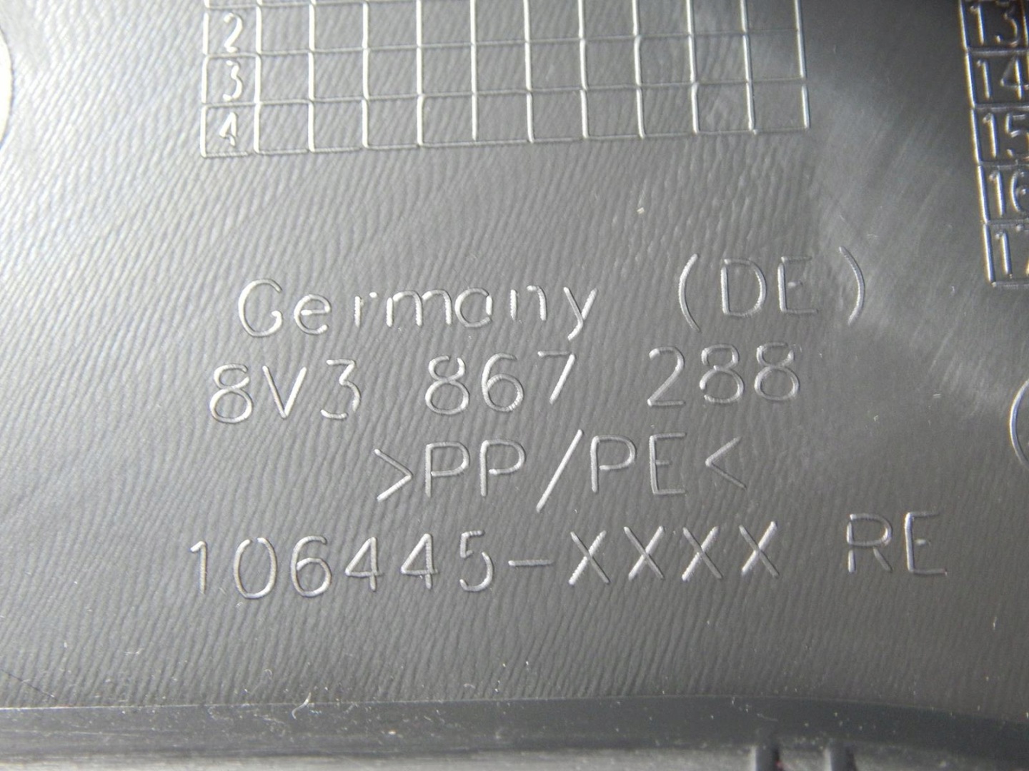 AUDI A3 8V kryt SLUPKA pravá 8V3867288