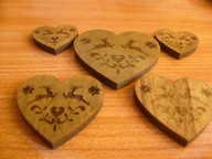 BOŻE NARODZENIE=PREZENT=ZESTAW 5 SZT SERDUSZEK RZEŹBIONYCH Z MODRZEWIA