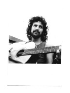 Pocztówka - Cat Stevens - portret z gitarą / foto.