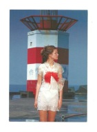 Pocztówka - Y. Hishinuma, Modelka i latarnia morska