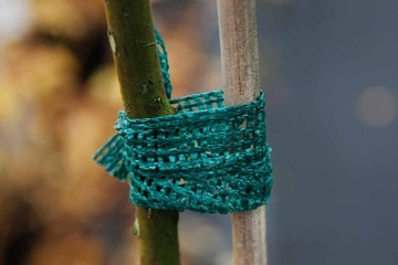 Siatka Mocna 2,4cm x 50m Taśma do Podwiązywania Wiązania Mocowania Drzew