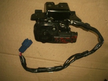 фото thumb №1, Замок кришки багажника lexus ct 2015 6935047040