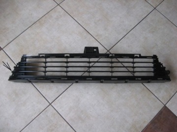 фото thumb №1, Решётка средняя бампера - toyota auris ii - lift