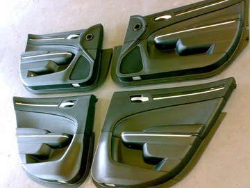 Chrysler 300c 2011 2014 оббивка боковина двері зад задня ліва фото №1