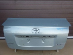 крышка багажника задний TOYOTA AVENSIS 03 - 06 седан