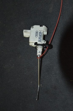 Shock absorber covers fuel tank audi 8p0862153a, фото