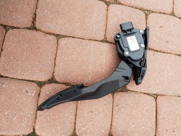 Potentiometer gas pedal opel astra k 13373777, фото