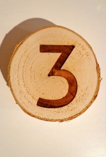 Подставка для обручальных колец из среза березы.