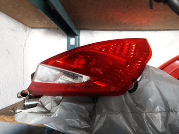 FORD FIESTA MK7 LAMPA TYŁ 09-12 LEWA