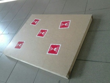 Белое светодиодное зеркало 50x70 см 15 мм от стены с часами и переключением