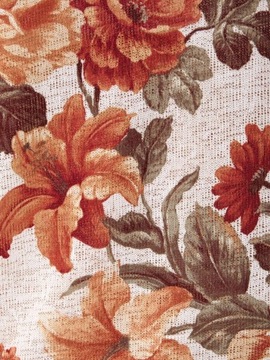 RESERVED - beżowo kremowy sweter w kwiaty - M
