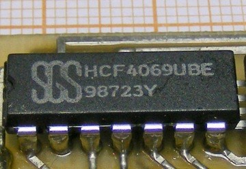Интегральная схема HCF4069UBE HCF4011BE [089-A12] x2